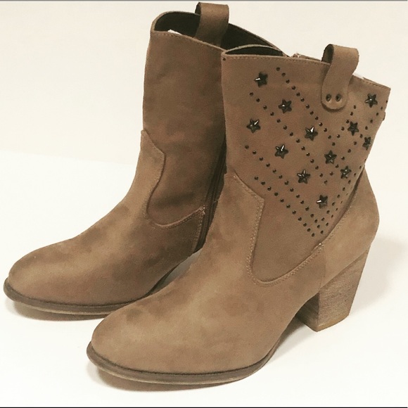Western Ankle Boots Taupe With Black Star Design - Picture 5 of 6